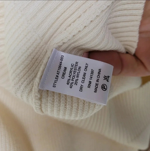 Astr cream long sleeve sweetheart neck sweater Size XL - Picture 6 of 6